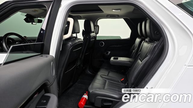 Land Rover Discovery 2019 — photo 20