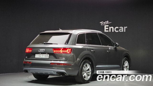 Audi Q7 2019 — photo 2