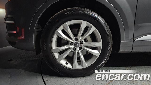 Audi Q7 2019 — photo 5