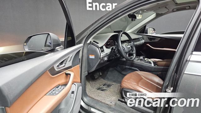 Audi Q7 2019 — photo 10