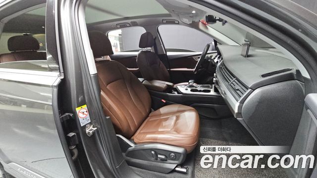 Audi Q7 2019 — photo 11