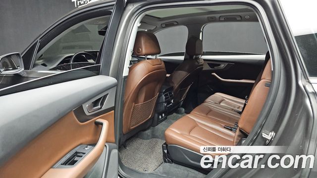 Audi Q7 2019 — photo 12
