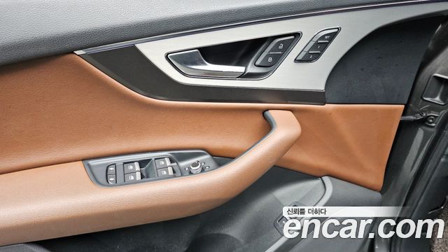 Audi Q7 2019 — photo 18