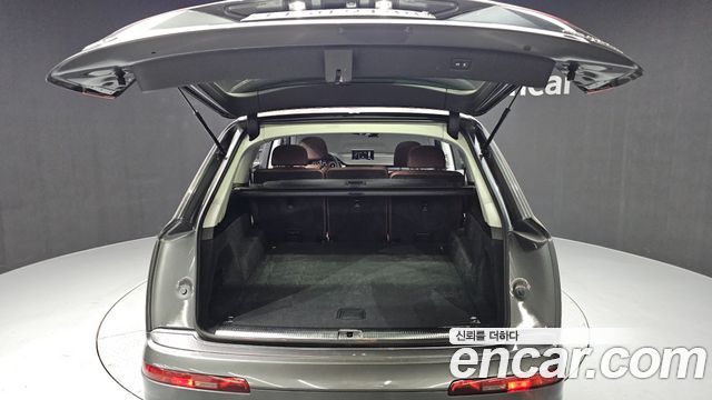Audi Q7 2019 — photo 20