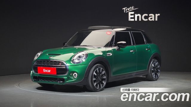 Mini Cooper 2020 — photo 1