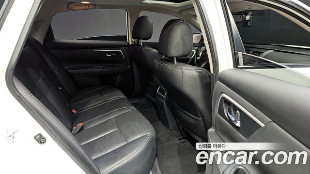 Nissan Altima 2017 — photo 11