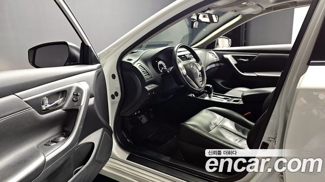 Nissan Altima 2017 — photo 12