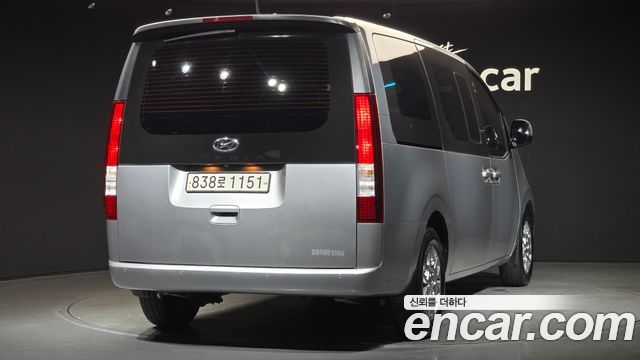 Hyundai Staria 2022 — photo 2