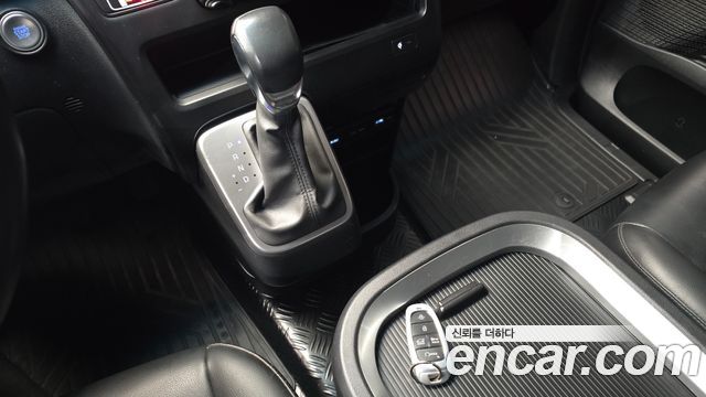 Hyundai Staria 2022 — photo 9
