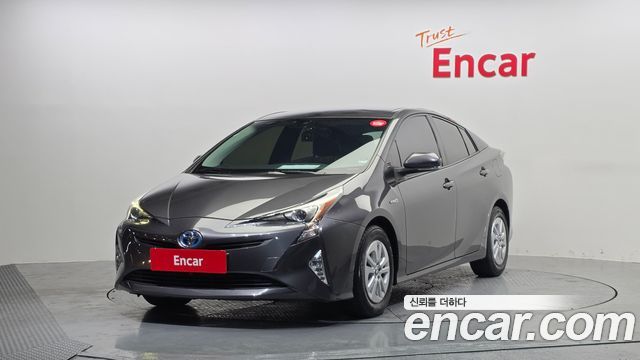 Toyota Prius 2018 — photo 1