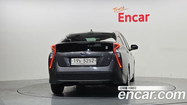 Toyota Prius 2018 — photo 4