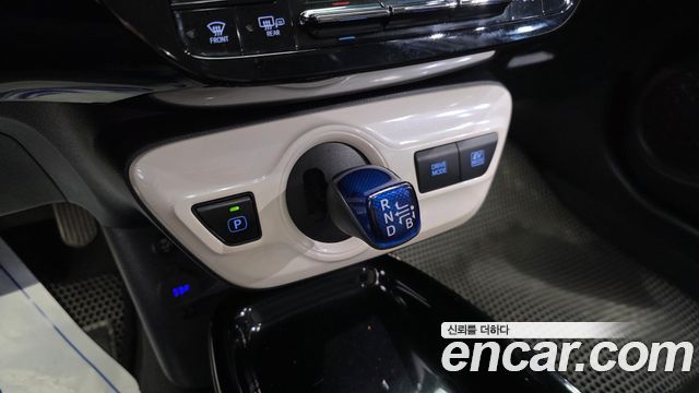 Toyota Prius 2018 — photo 9
