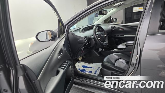 Toyota Prius 2018 — photo 10