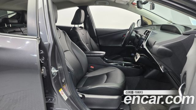Toyota Prius 2018 — photo 11