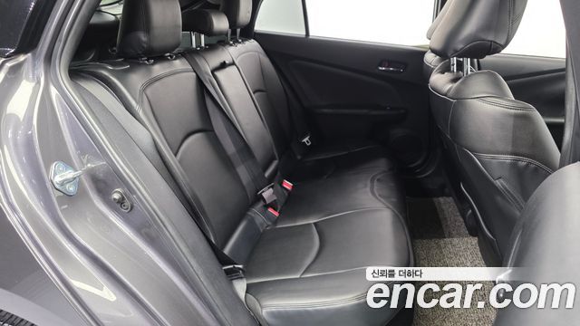Toyota Prius 2018 — photo 12
