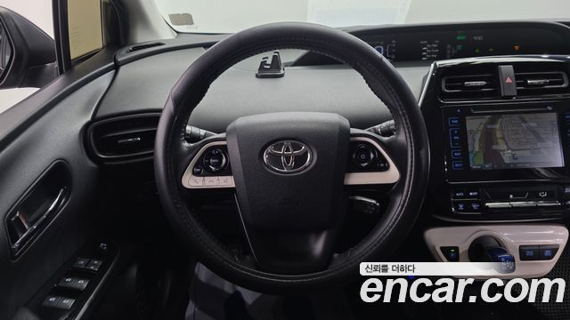 Toyota Prius 2018 — photo 13