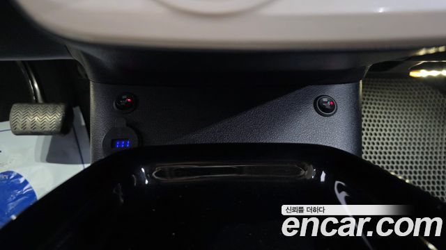 Toyota Prius 2018 — photo 17