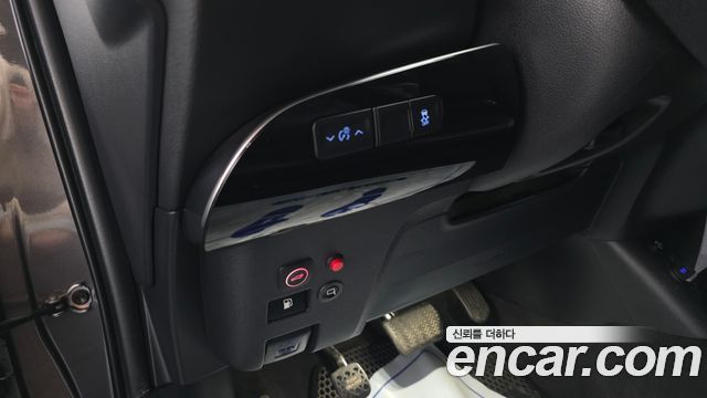 Toyota Prius 2018 — photo 18