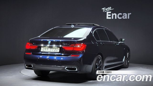 BMW 7-Series 2018 — photo 2