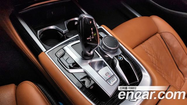 BMW 7-Series 2018 — photo 8