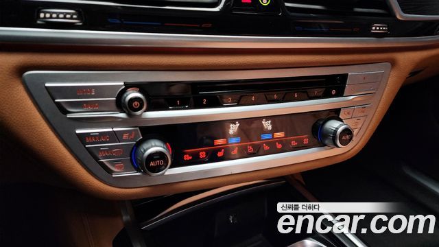 BMW 7-Series 2018 — photo 15