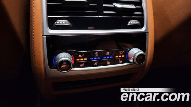 BMW 7-Series 2018 — photo 18