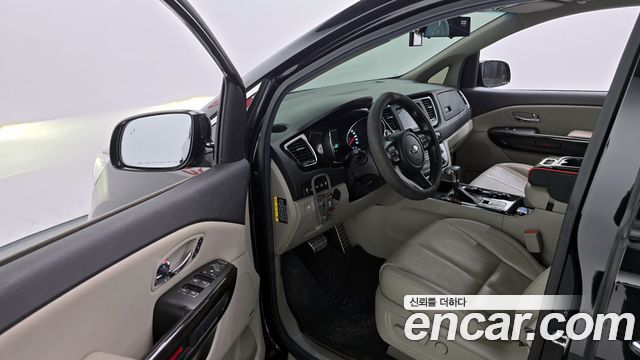 Kia Canival 2019 — photo 10