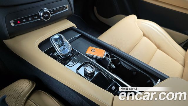 Volvo XC90 2022 — photo 9