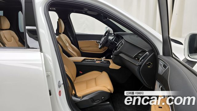 Volvo XC90 2022 — photo 11