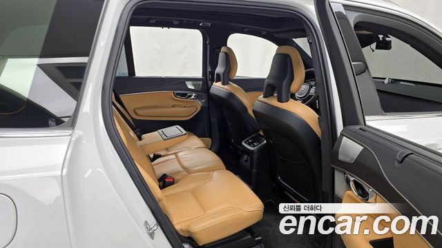 Volvo XC90 2022 — photo 12