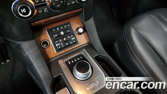 Land Rover Discovery 2016 — photo 9