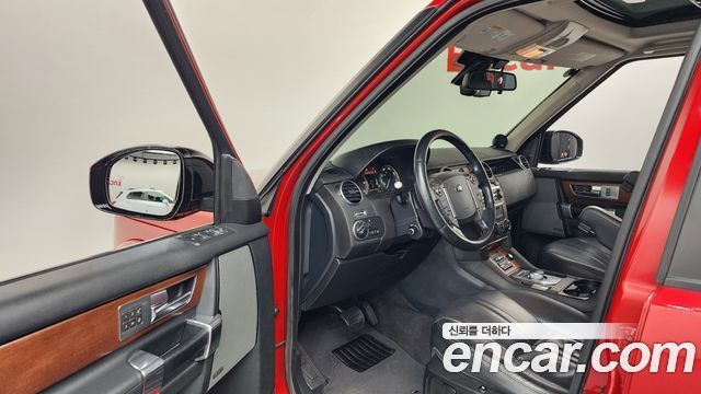 Land Rover Discovery 2016 — photo 10