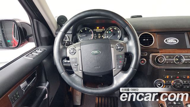 Land Rover Discovery 2016 — photo 13