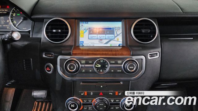 Land Rover Discovery 2016 — photo 14