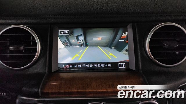 Land Rover Discovery 2016 — photo 15