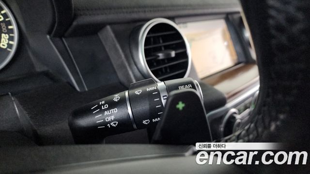 Land Rover Discovery 2016 — photo 16
