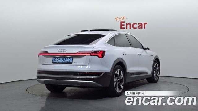 Audi e-tron 2021 — photo 2
