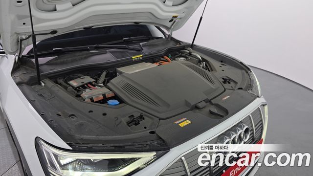 Audi e-tron 2021 — photo 6