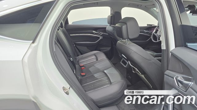 Audi e-tron 2021 — photo 12