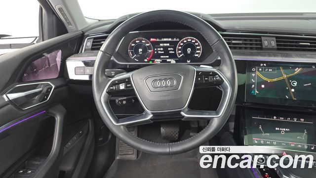 Audi e-tron 2021 — photo 13