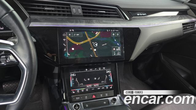 Audi e-tron 2021 — photo 14