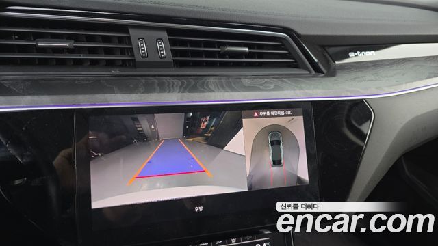Audi e-tron 2021 — photo 15