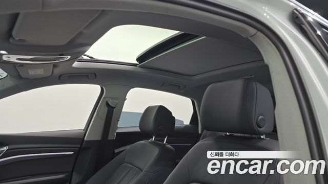 Audi e-tron 2021 — photo 19