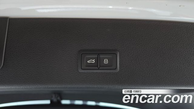 Audi e-tron 2021 — photo 20