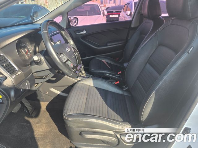 Kia K3 2018 — photo 10