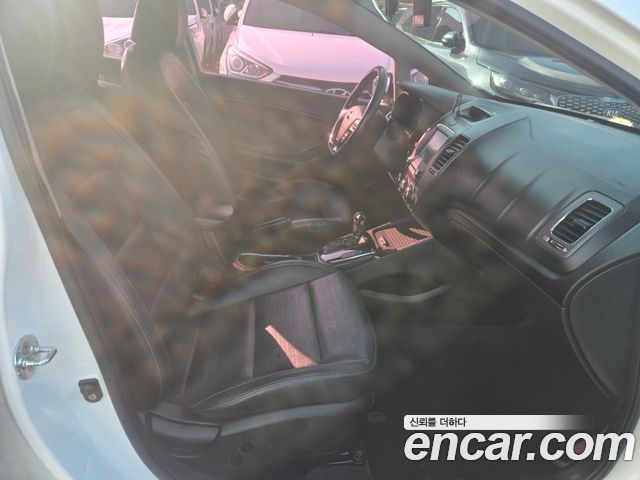 Kia K3 2018 — photo 12