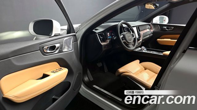 Volvo XC60 2025 — photo 10