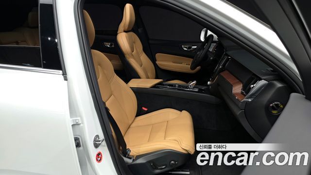 Volvo XC60 2025 — photo 11