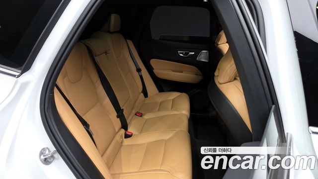 Volvo XC60 2025 — photo 12