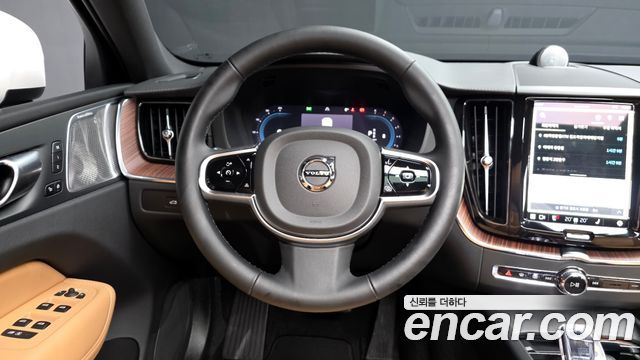 Volvo XC60 2025 — photo 13